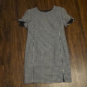 Chic Houndstooth Mini Dress in Black and White